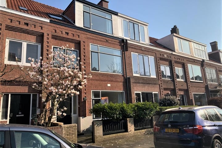 View photo 2 of Van Aerssenstraat 64