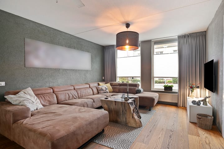 Foto 12 van Van Mirlaerstraat 1