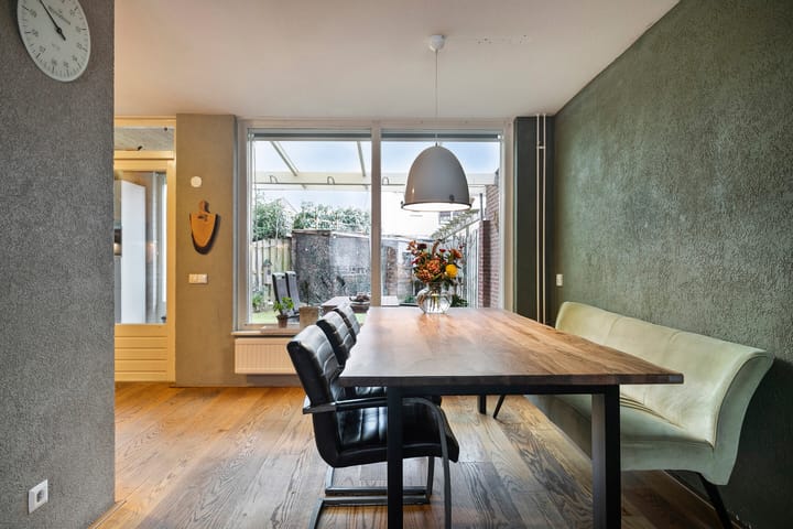 Foto 14 van Van Mirlaerstraat 1