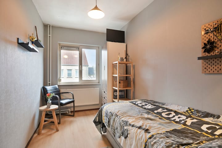 Foto 24 van Van Mirlaerstraat 1