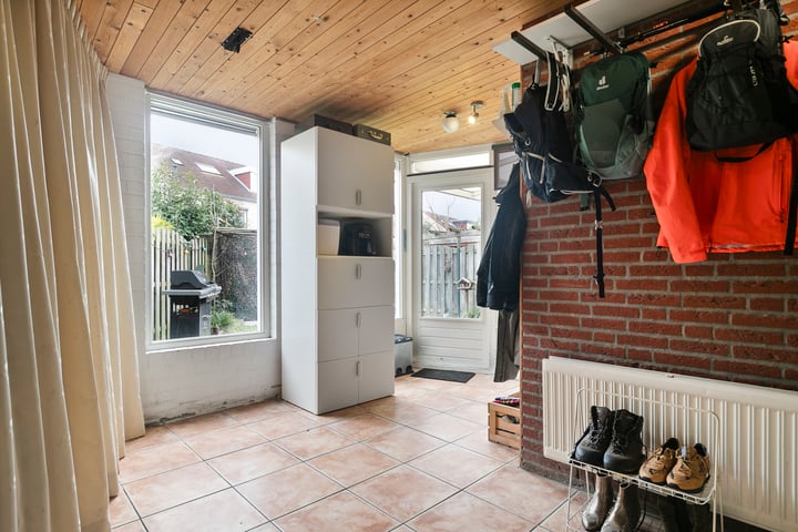 Bekijk foto 33 van Van Mirlaerstraat 1