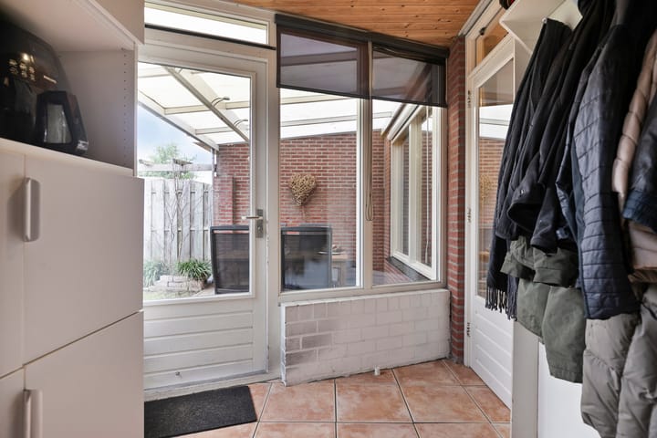 Foto 34 van Van Mirlaerstraat 1