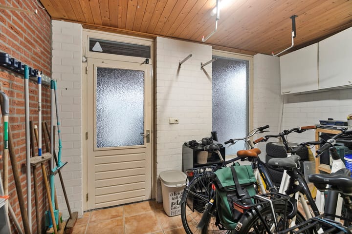 Foto 36 van Van Mirlaerstraat 1