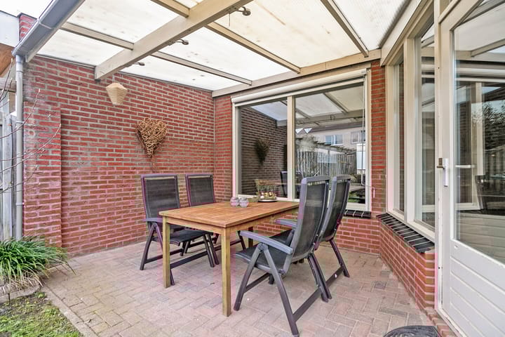 Foto 38 van Van Mirlaerstraat 1