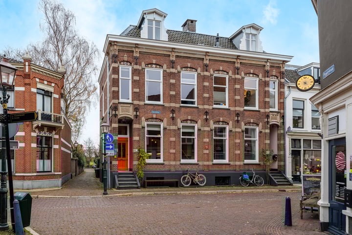 Oeverstraat 1