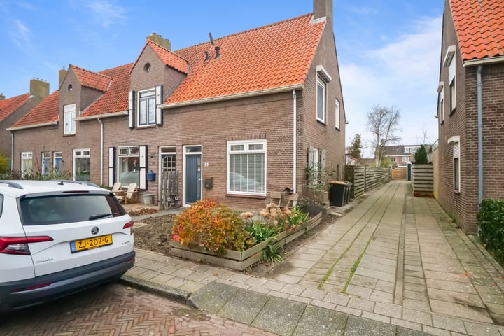 View photo 1 of Kerkstraat 33