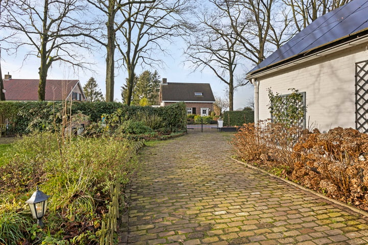 Bekijk foto 33 van Alphenseweg 12