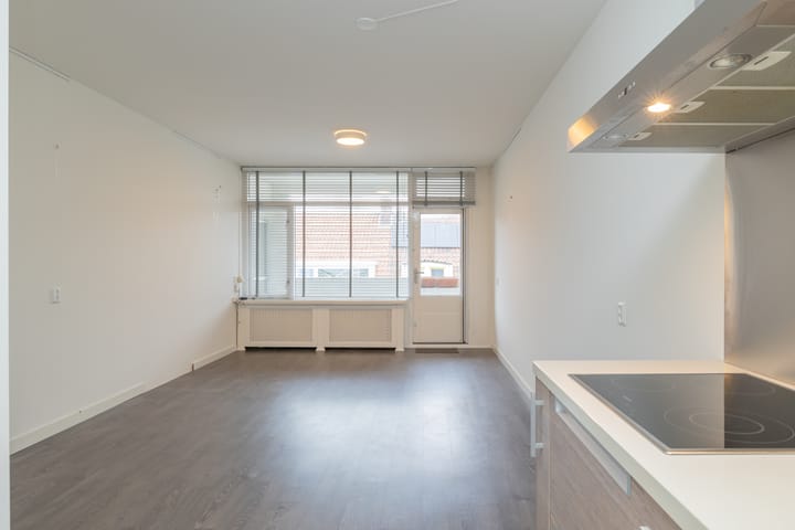 Foto 9 van Jan van Henegouwenweg 50