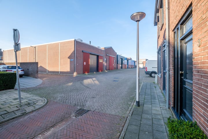 Bekijk foto 40 van Burg ten Veldestr 3