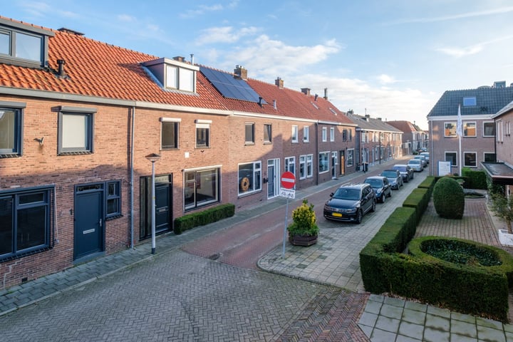 Bekijk foto 41 van Burg ten Veldestr 3