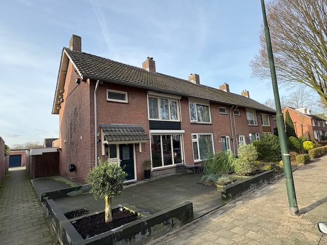 Bekijk foto 1 van Hendrikstraat 43