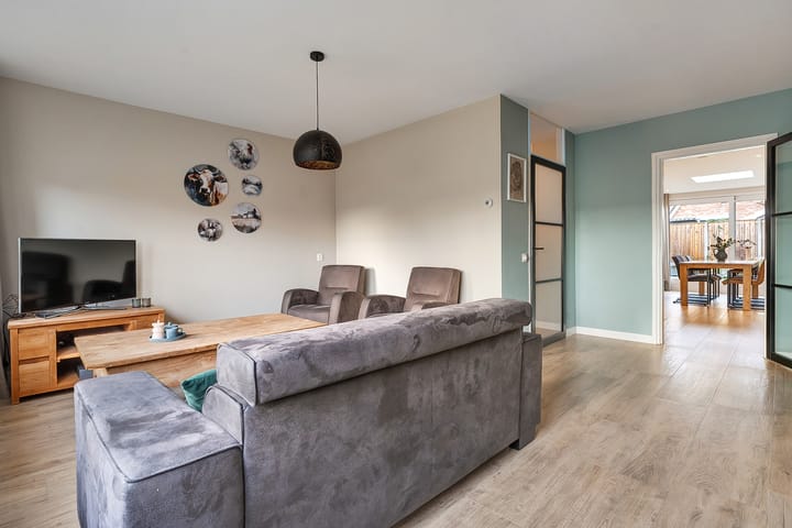 Foto 8 van Van der Brugghenstraat 11