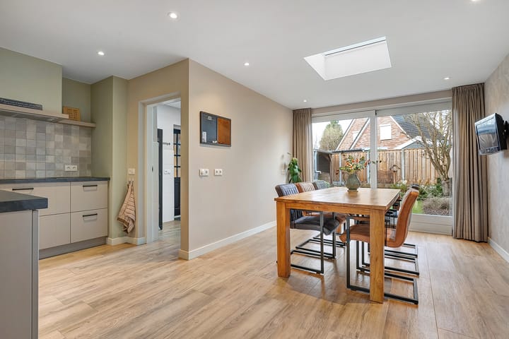 Foto 11 van Van der Brugghenstraat 11