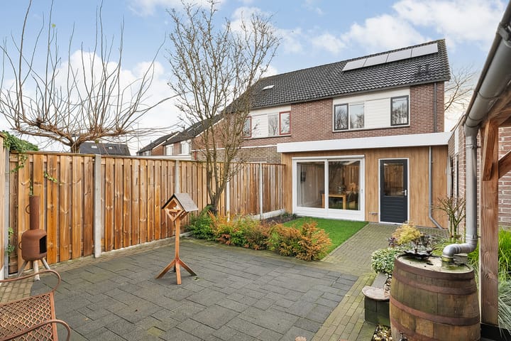 Foto 33 van Van der Brugghenstraat 11