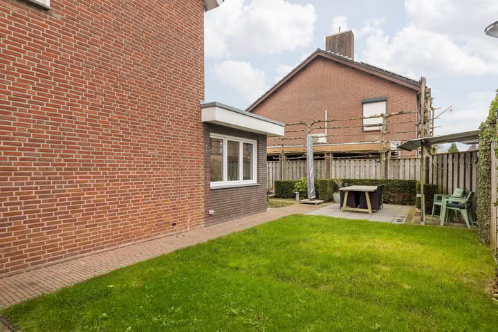 Foto 23 van Maarten Trompstraat 8