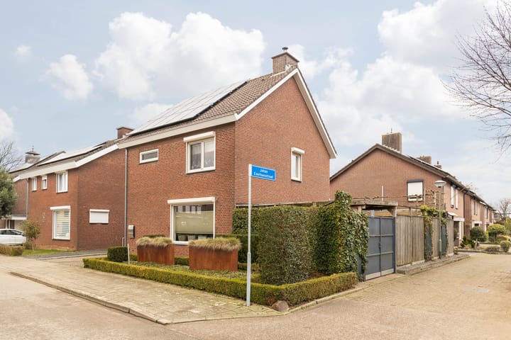 Foto 34 van Maarten Trompstraat 8