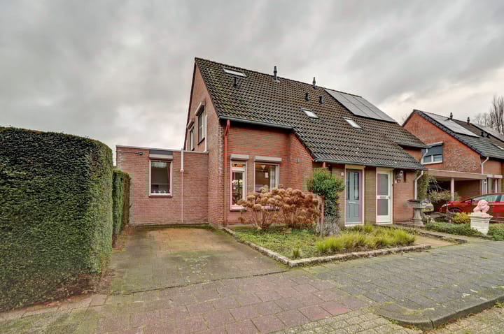 Foto 1 van 18 novemberring 8