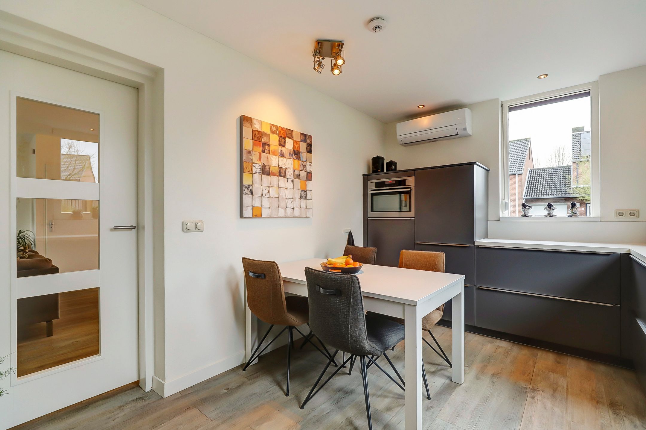 Photo 12 of 18 novemberring 8