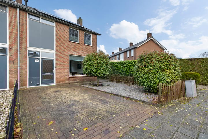 Foto 1 van van Limburg Stirumstraat 27