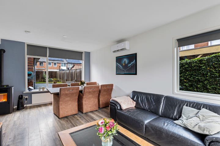 Foto 11 van van Limburg Stirumstraat 27