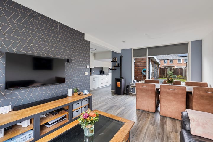 Foto 12 van van Limburg Stirumstraat 27