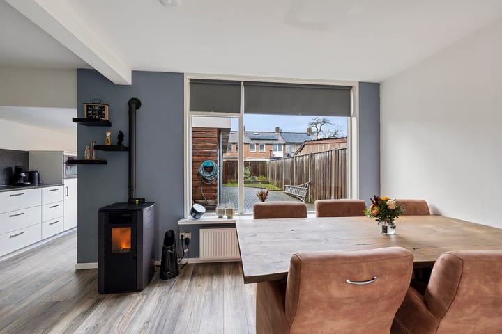 Foto 13 van van Limburg Stirumstraat 27