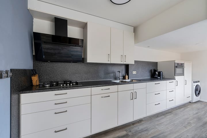 Foto 15 van van Limburg Stirumstraat 27