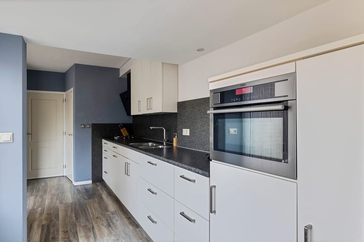 Foto 18 van van Limburg Stirumstraat 27