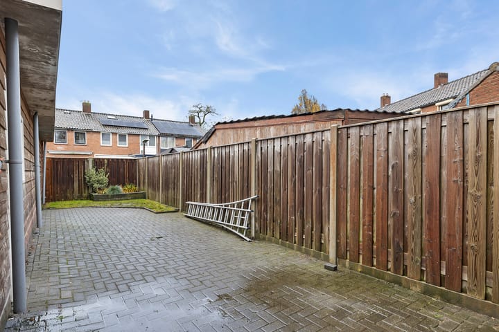 Foto 28 van van Limburg Stirumstraat 27