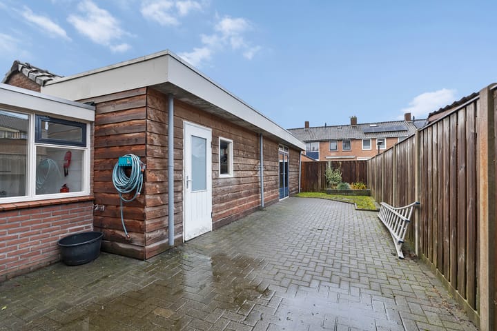 Foto 29 van van Limburg Stirumstraat 27