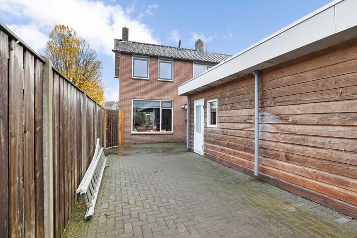 Foto 30 van van Limburg Stirumstraat 27