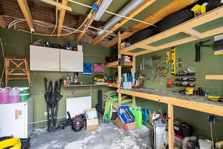 Foto 32 van van Limburg Stirumstraat 27