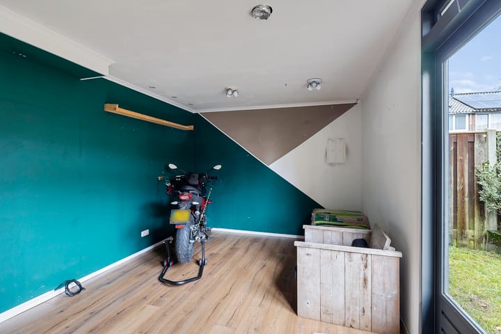 Foto 33 van van Limburg Stirumstraat 27