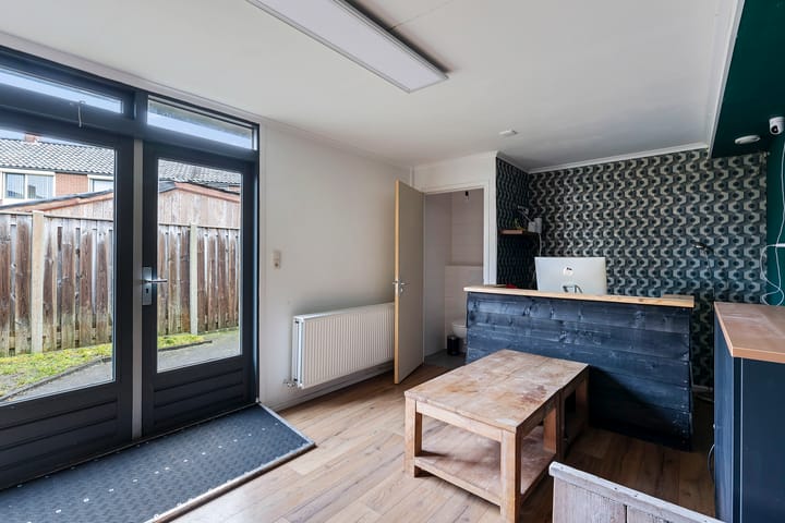 Foto 35 van van Limburg Stirumstraat 27