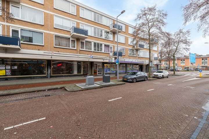 View photo 2 of Krabbendijkestraat 3