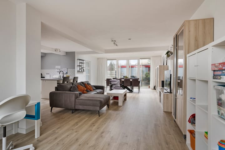 Foto 5 van van Woudeweg 26