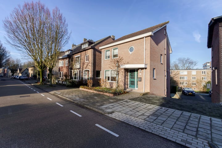 Bekijk foto 1 van St. Nicolaasstraat 17-B