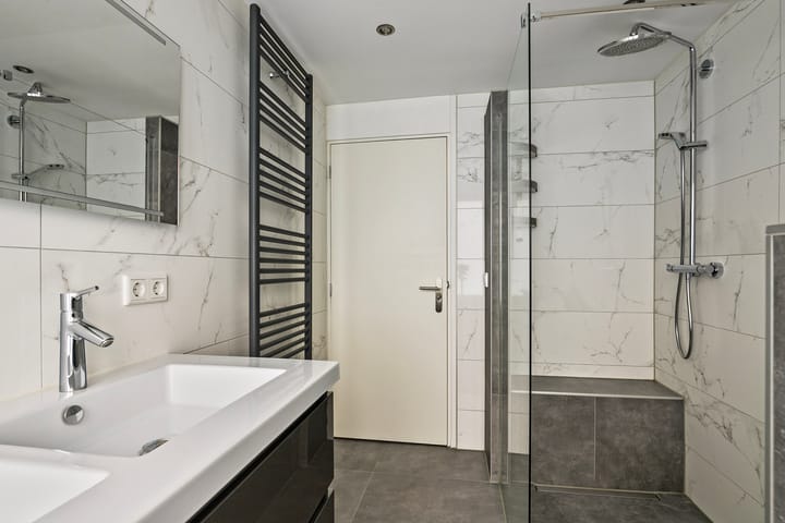 Photo 19 of Parmentierstraat 10