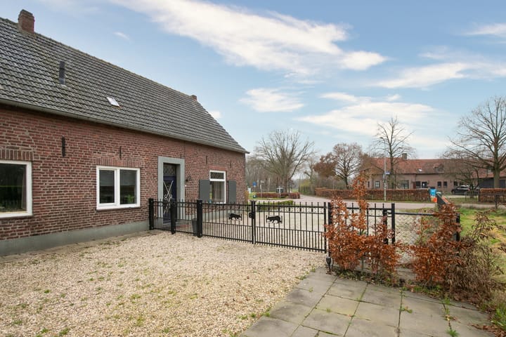Photo 21 of Paarloweg 15
