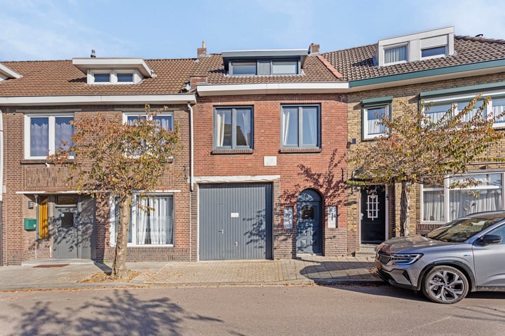 Bekijk foto 2 van Emmastraat 39