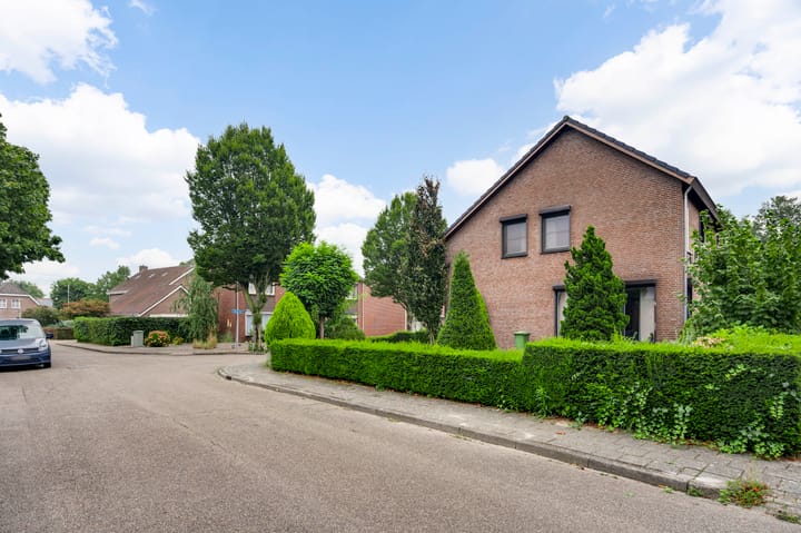 Photo 23 of Topaasstraat 17