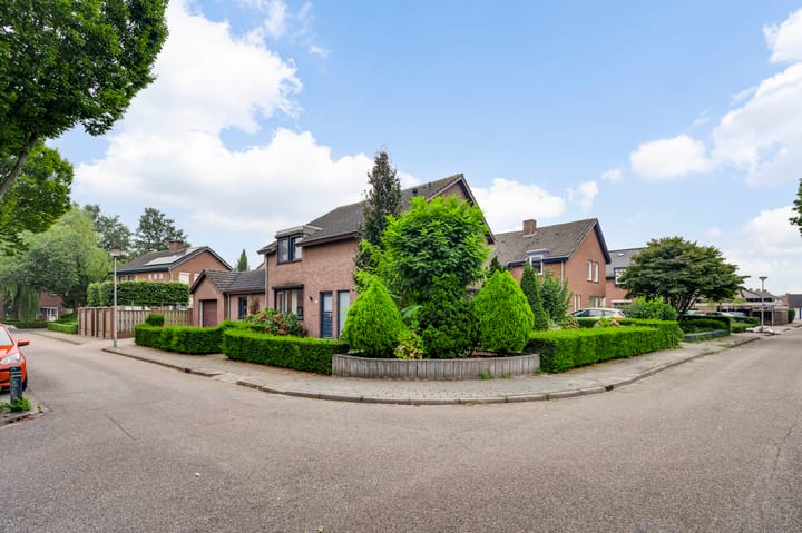 Photo 24 of Topaasstraat 17