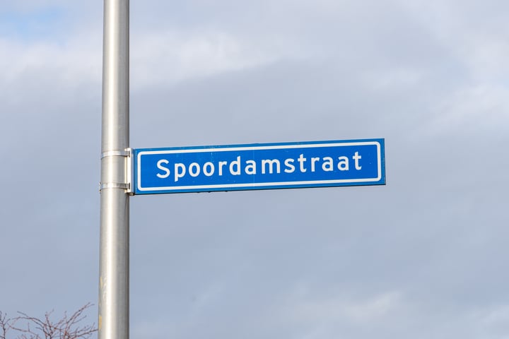 Bekijk foto 2 van Spoordamstraat 40