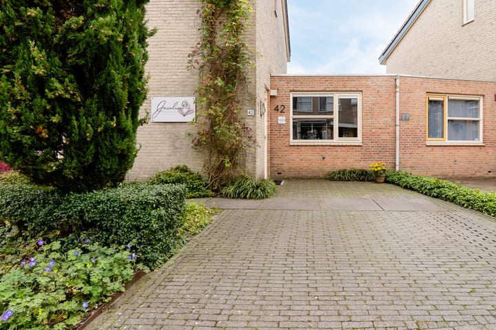 Foto 10 van Van Breugelplantsoen 42