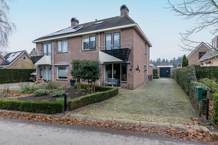 Middelweg 56