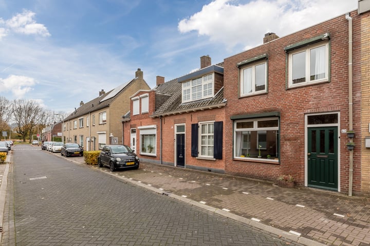 View photo 4 of Hasseltstraat 62