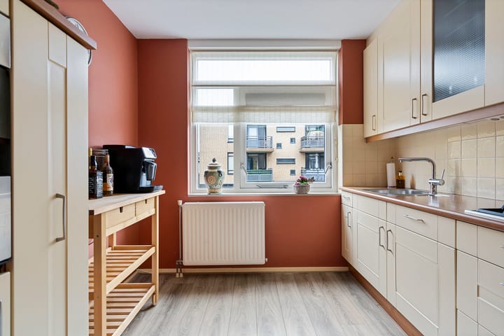 Photo 12 of Van Aremberglaan 18