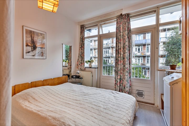 Photo 15 of Van Walbeeckstraat 2-1