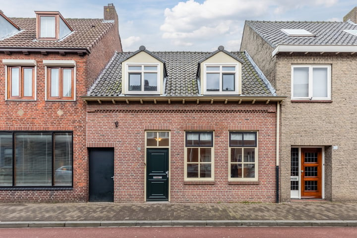 Bekijk foto 1 van Hasseltstraat 226