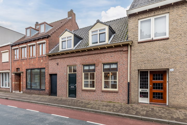 Bekijk foto 2 van Hasseltstraat 226